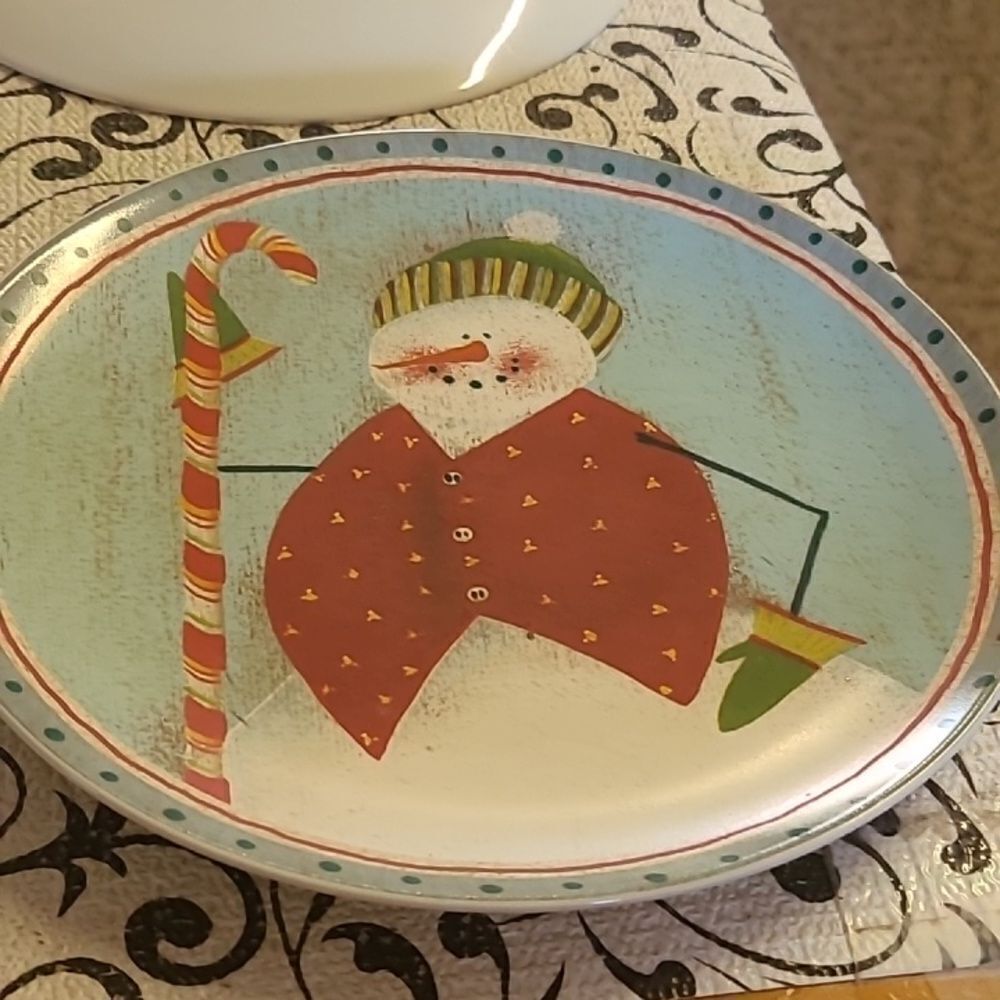 Oneida Frosty Friends Plates - Picture 8 of 11